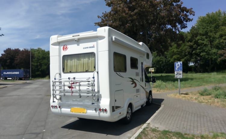 Camper alcova per 2 persone avventuroso e confortevole