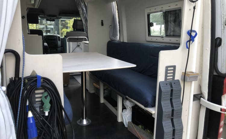 Voor levensgenieters – Camper autobus Mercedes. Completamente equipaggiato.