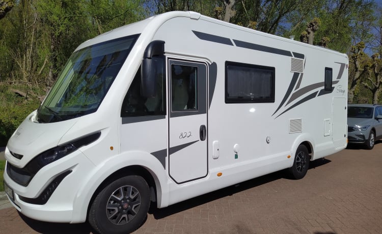 Discover our luxurious and practical McLouis motorhome - ideal for families!