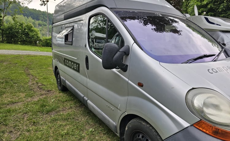 Pedro – 5,2 m de longueur. Douche à bord. Hivérisé. 39,70 MPG sur autoroute.