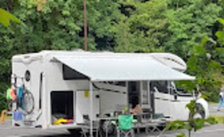 Spacious 5-person mobile home Benimar Mileo 263, from 2021