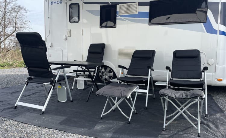 Spacious 7-person Rimor alcove family camper from 2019