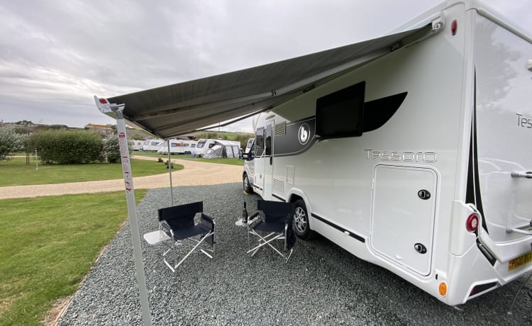 (MH001) Lovely 2020 4 berth Automatic Motorhome with Island bed