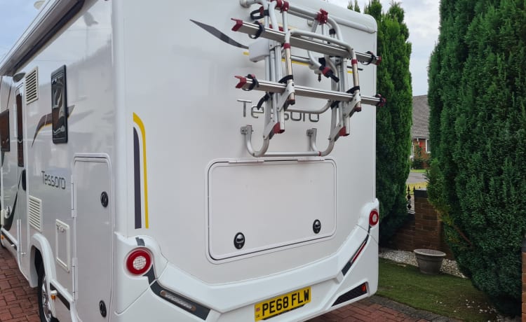 Benny  – Automatic 4 berth Benimar Tessoro 483.