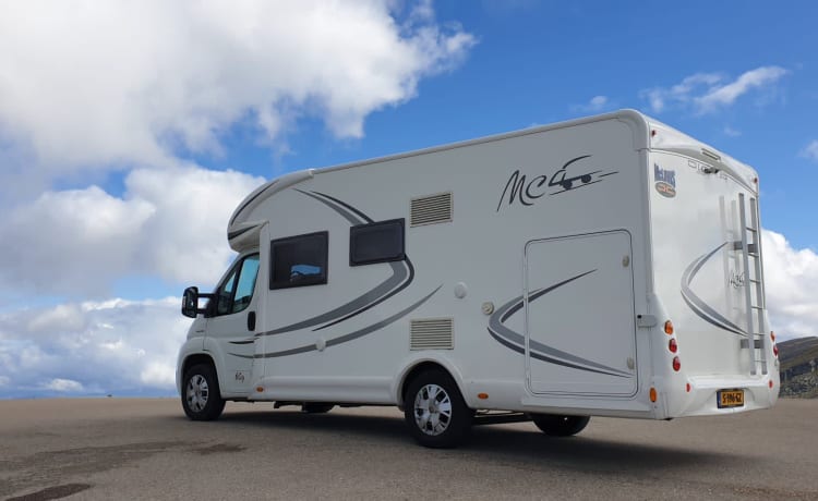 Zeer luxe, ruime en gezellige 4 persoons camper - Fiat McLouis MC4