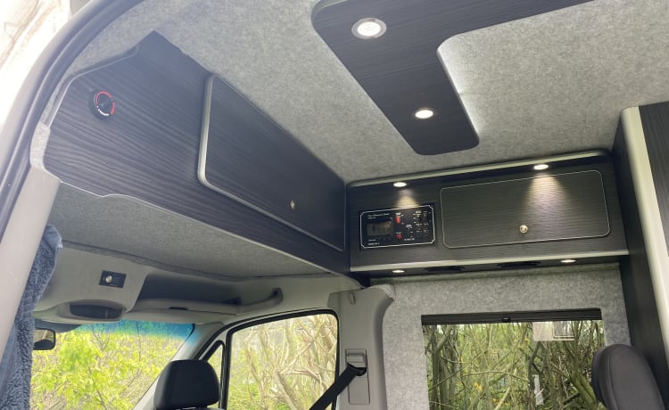 Mr Adventure  – Mercedes-Benz Adventure Van con 2 posti letto