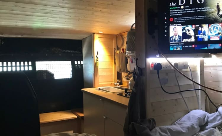 Leah – Camping-car intérieur en bois magnifiquement converti