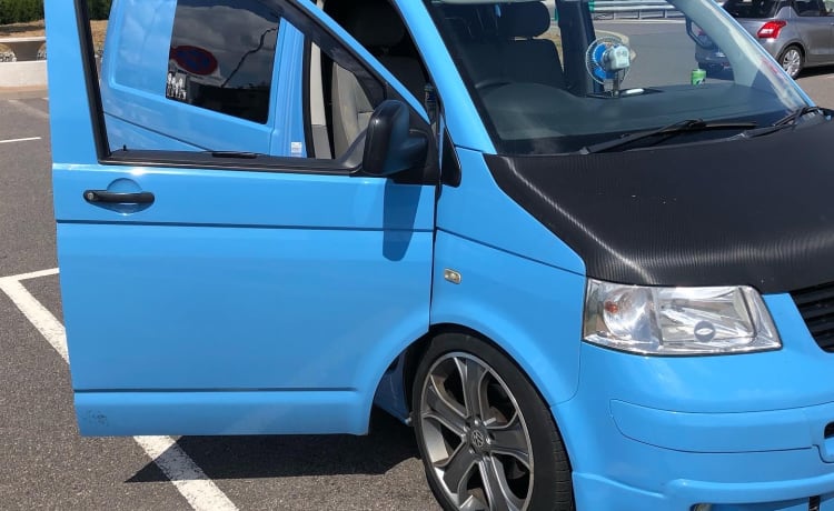 Bluebell – VW T5 pop-top voor 4 personen.