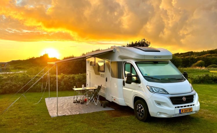 de Club camper – NEW 5-person luxury motorhome, including inventory and insurance