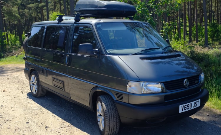 Volkswagen T4-campervan met 2 slaapplaatsen - 4,8 km van de luchthaven