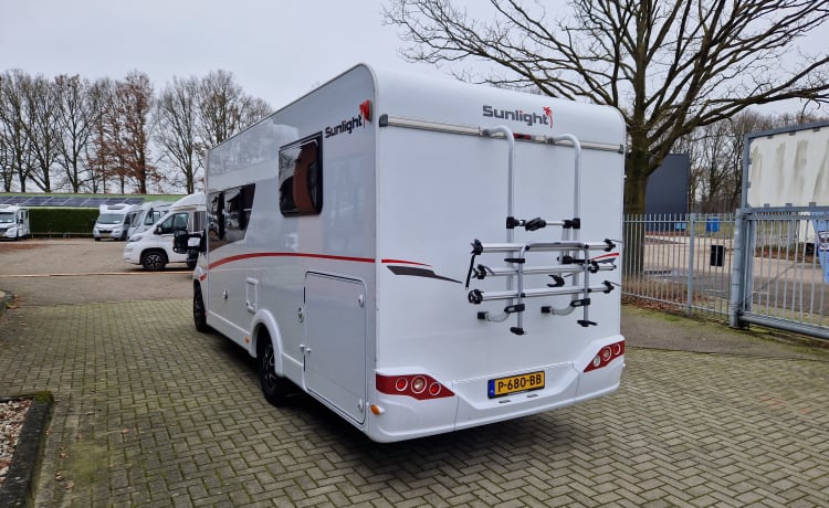 Sunlight T69LC - Ruime en luxe 4 persoons camper met face to face indeling