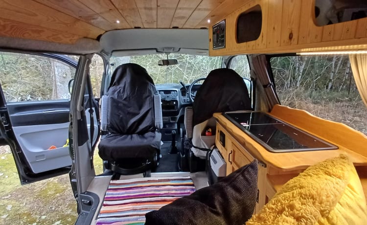 Wee Mitsy  – Cozy 2berth Mitsubishi Delica campervan from 2003