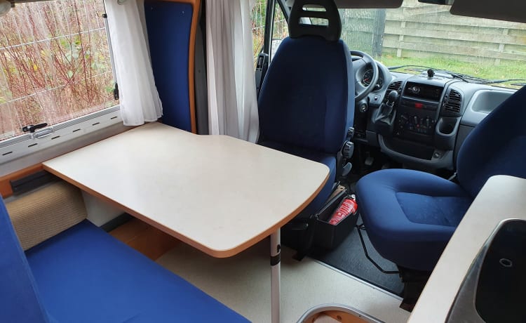 Sperimenta libertà e comfort con questo camper riccamente attrezzato