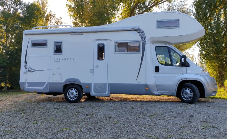 RollerTeam2 – Camping-car de luxe Rollerteam, 5 ceintures et beaucoup d'espace de rangement, entièrement meublé