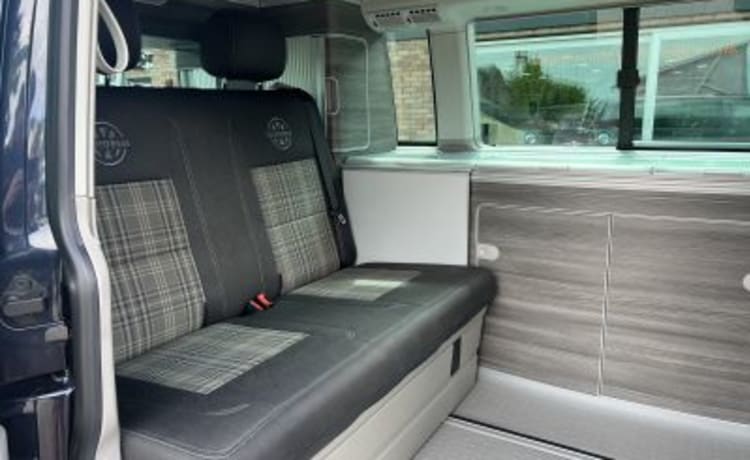 Roxie – 4 berth Volkswagen campervan from 2019