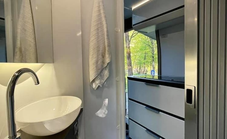 Adria Supreme LUXE Buscamper (Automatik / Baujahr 2021)