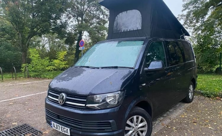 Jeeves – “Jeeves” 4 berth Volkswagen campervan from 2017