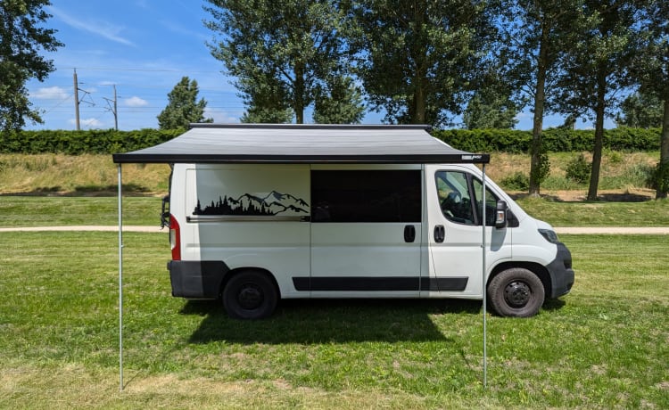 Charles – 2p BUS CAMPER for adventure