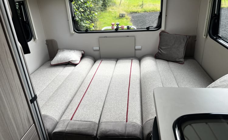 GO-VORNY – 6 berth Peugeot semi-integrated from 2021 free WI-FI 