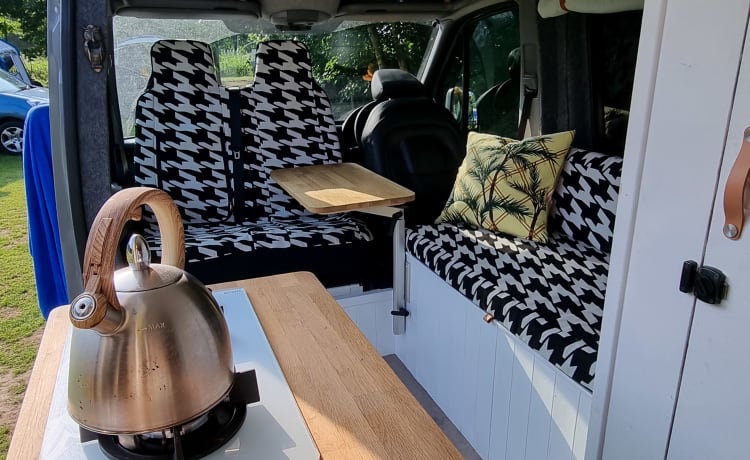 Colin – Volkswagen Crafter Camper