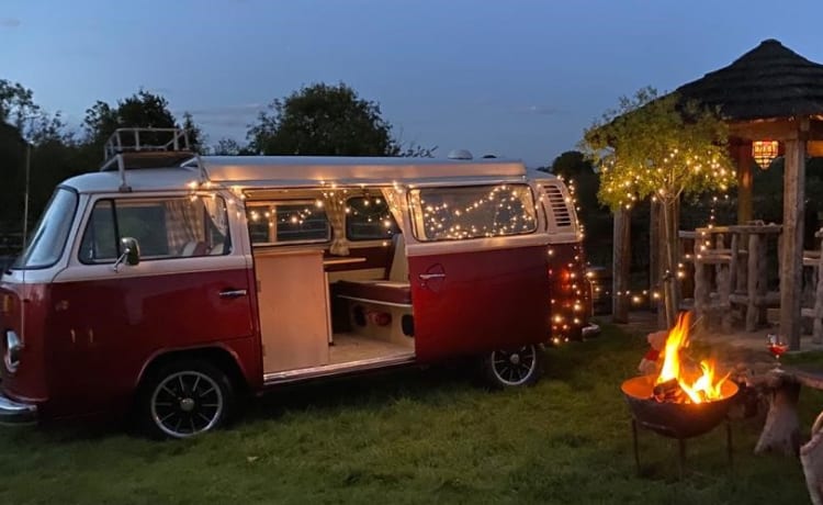 Hugo – Retro VW T2 Bay Window Classic - Hugo