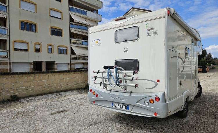 Giotto – Giottiline zoldercamper 6 zitplaatsen 