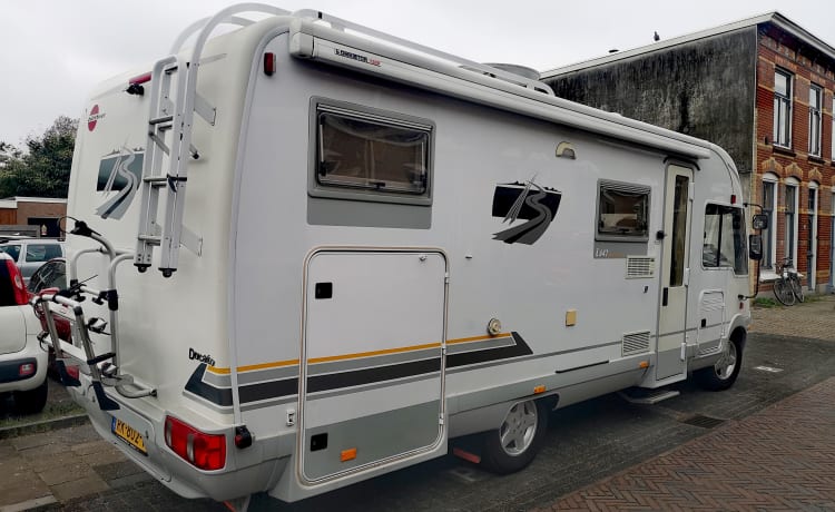 Spacious integral Camper Bürstner Elegance 647I