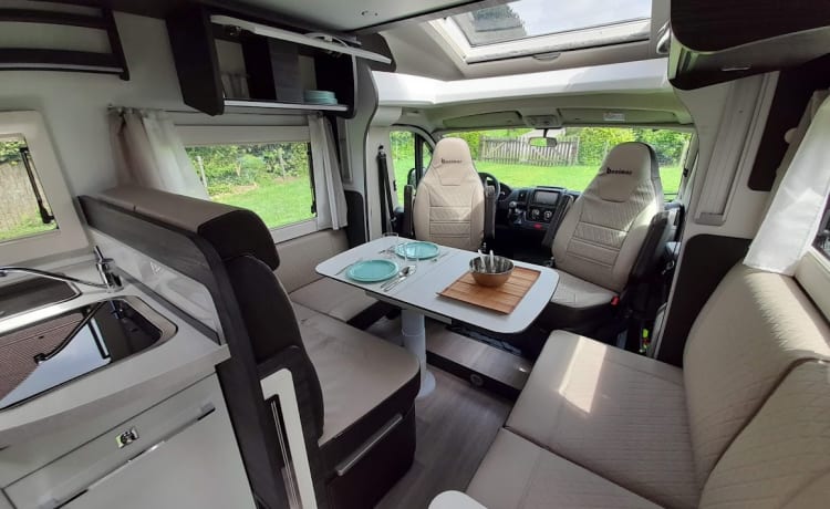 Spacious 5-person mobile home Benimar Mileo 263, from 2021