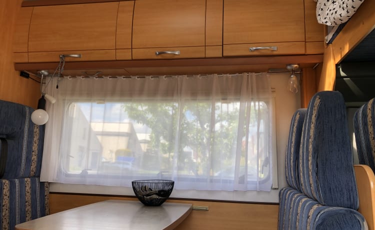 Liberty – Nice well-equipped family camper for 4 people