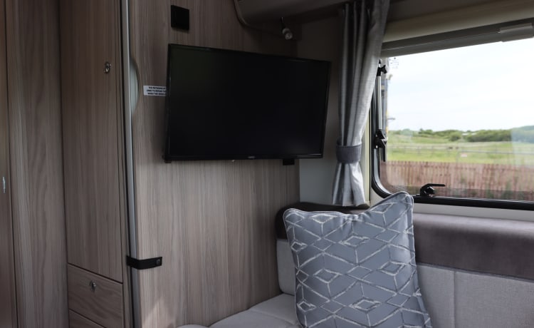 Saltburn motorhome hire  – 6-persoons Fiat bus uit 2021