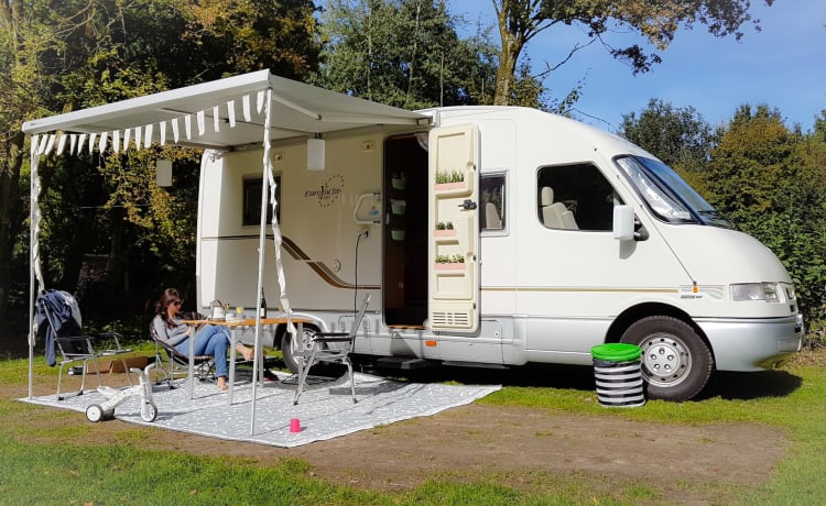 Compact integral camper with 4 berths - available from 3-8