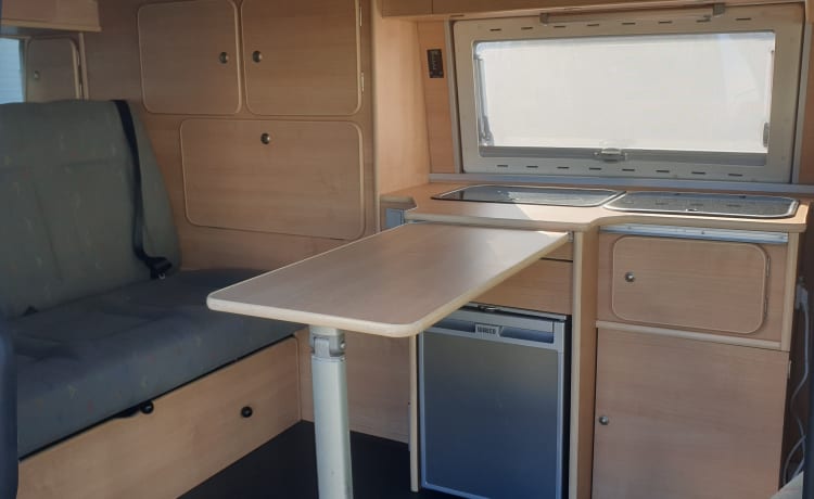 Nette Volkswagen T5 Buscamper met originele reimo camper inrichting 