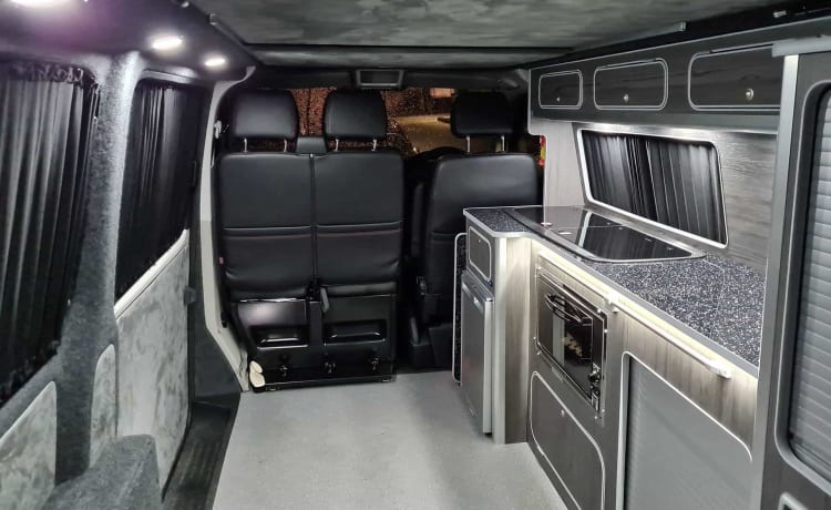 Wallace – Camper VW T6 con 4 posti letto ad alta specifica nel Derbyshire