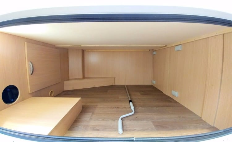 A-type – Jonge camper, automaat, navigatie, 2 x airco, 200 gratis extra's