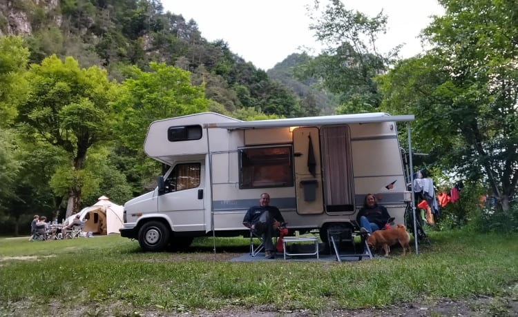 Camping-car nostalgique avec assurance