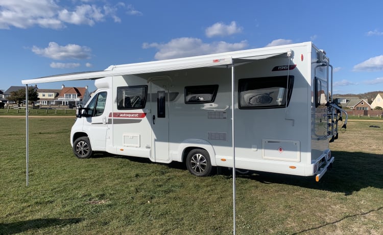 Autoquest 196 – Autoquest 196 camper 6 slaapplaatsen