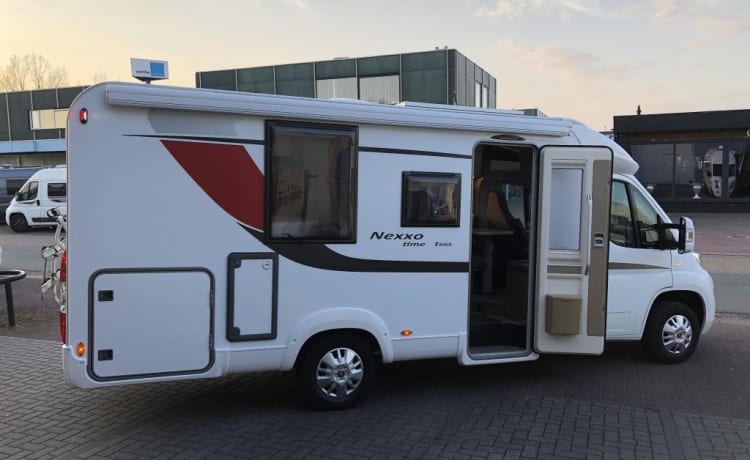 De Levensgenieters  – Complete Bürstner motorhome with queen bed