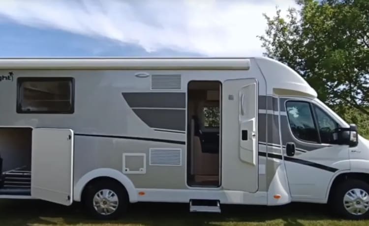 Sunlight T68 – Hele mooie ruime 4 persoons Sunlight camper uit 2018, veel bergruimte.