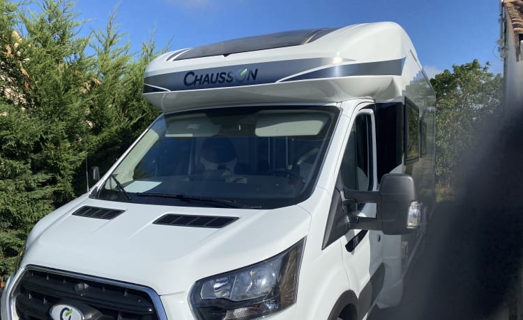 720 – Camping car profilé chausson