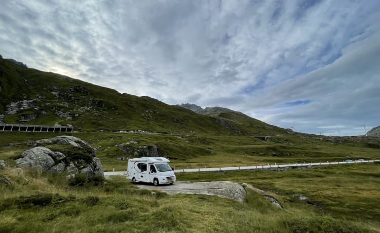 De Ixeo – Camping-car familial complet à louer Burstner Ixeo