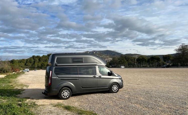 D'eropuit – Nieuwe campervan Ford Nugget Plus met hoogdak en toilet - 4 personen