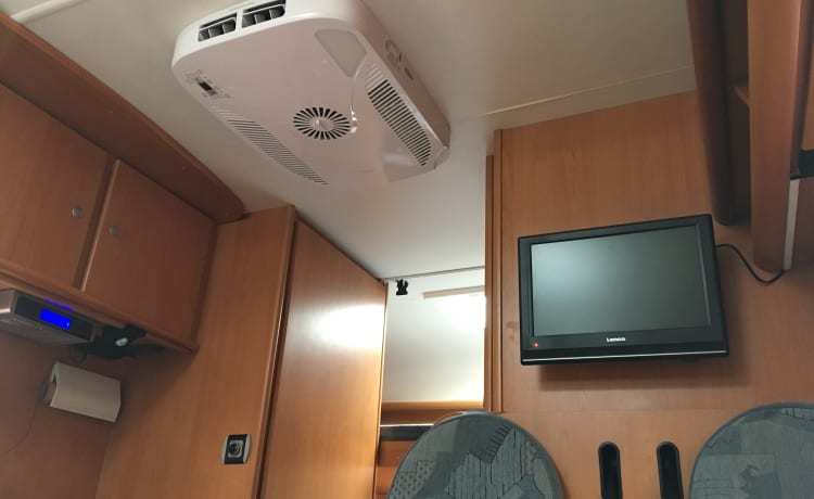 Beautiful spacious family motorhome for 6 people with air conditioning