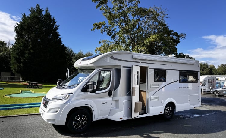 LUX 6 berth & 5 seatbelts – WiFi ✅, Téléviseurs ✅, Animaux ✅, Auvent, ✅ Vélos ✅ Voyages dans l'UE ✅