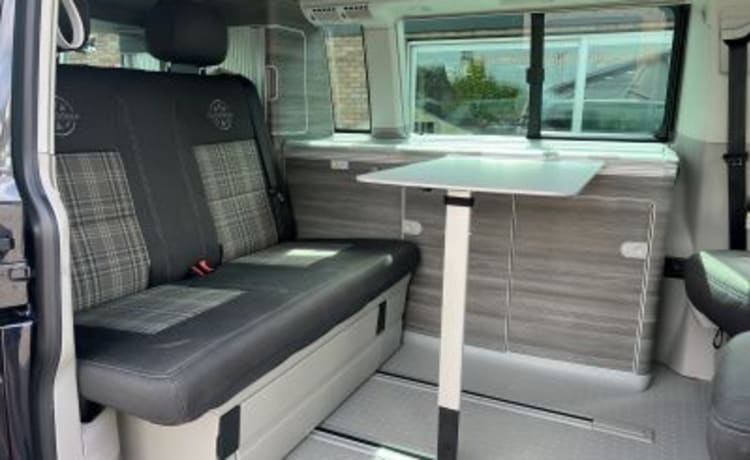 Roxie – 4 berth Volkswagen campervan from 2019