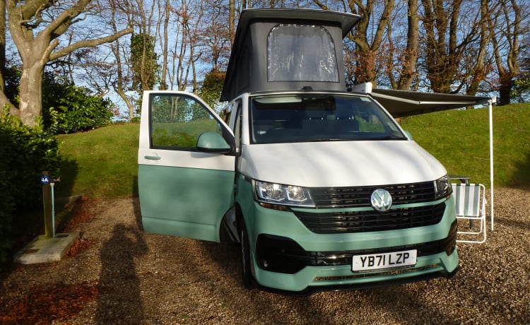 Betsy – 4 berth Volkswagen campervan from 2022