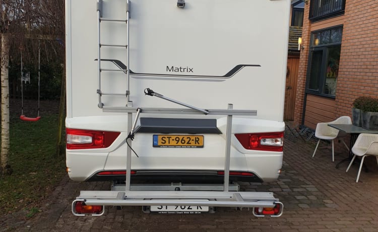 Luxury Adria camper with automatic transmission and air suspension!