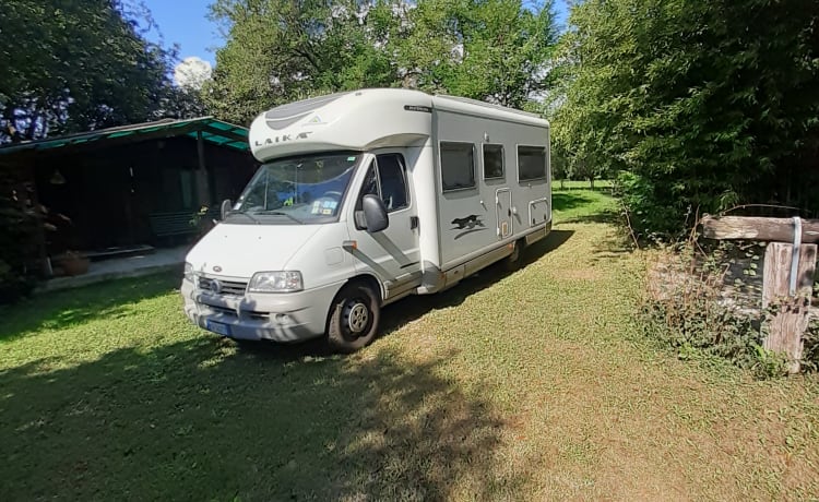 Noleggio camper Laika - Kreoss 3008  con 4 posti letto