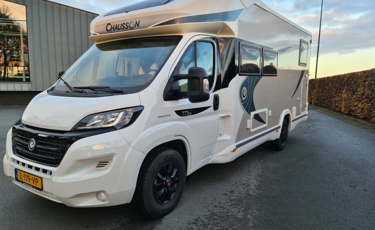 L199VP – Chausson 777GA Automatic Titanium VIP molto lussuoso, senza km