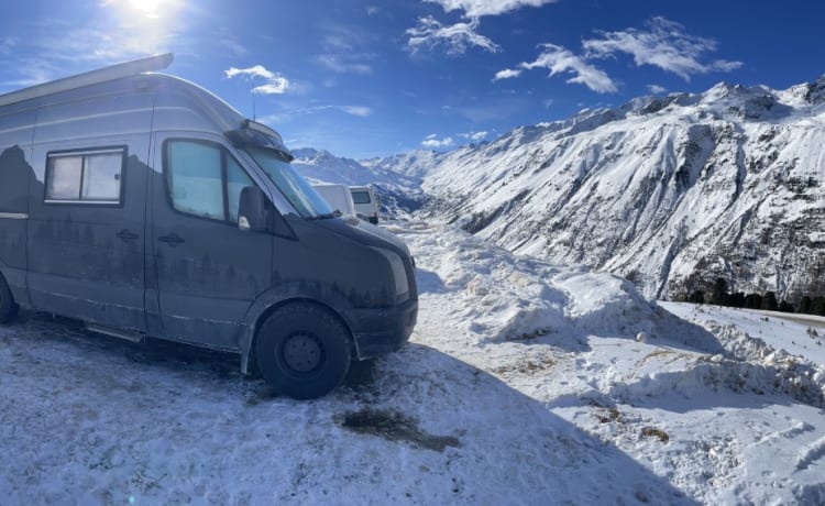 Off-grid adventure VW Crafter 