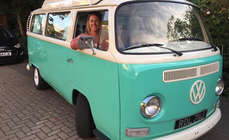 Mary – Classic VW Bay Camper - T2 - 1970